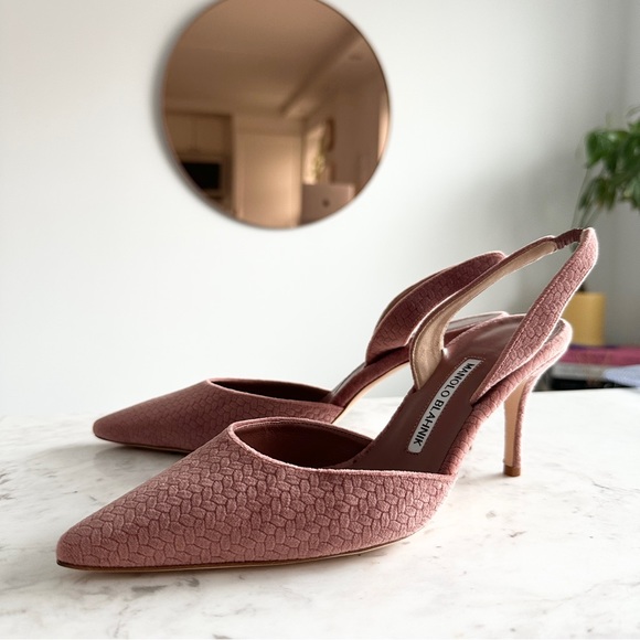 MANOLO BLAHNIK Carolyne Textured Suede Mid-Heel Slingback Pump in Pink (Size 38) - Picture 2 of 13